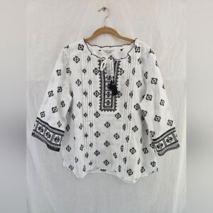 John Mark White Linen W/ Black Embrodery Shutter Pleats NWOT Shirt. Ladies XL